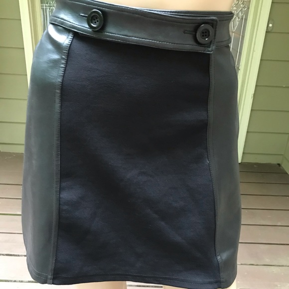 ADORABLE MINI SKIRT FROM FRANCE W/LEATHER ON SIDES - Picture 3 of 6